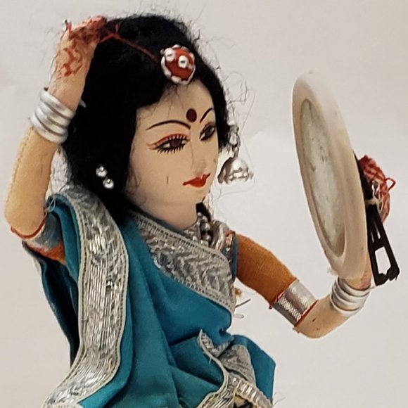 Traditional Rajasthan Woman Facing a Mirror on a Meadow - Picture 2 of 10